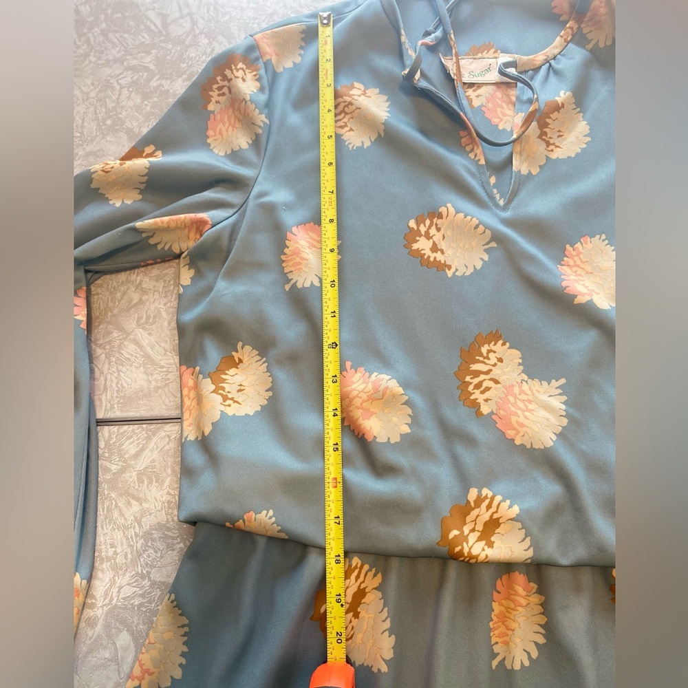 Vintage powder blue pine cone print dress in excellent condition. - Picture 9 of 11